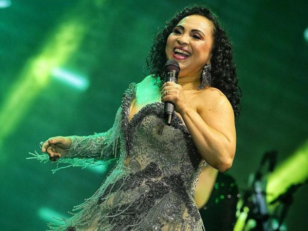 Eliane, a rainha do forró, se apresenta no São João de Natal — Foto: Rondinelle De Paula/Divulgação/PMCG