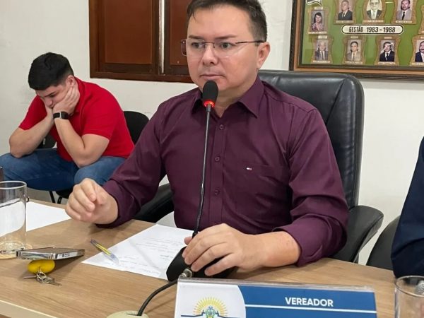 O parlamentar pediu a instalação de bebedouros no Ginásio de Esportes e na Areninha. — Foto: Divulgação