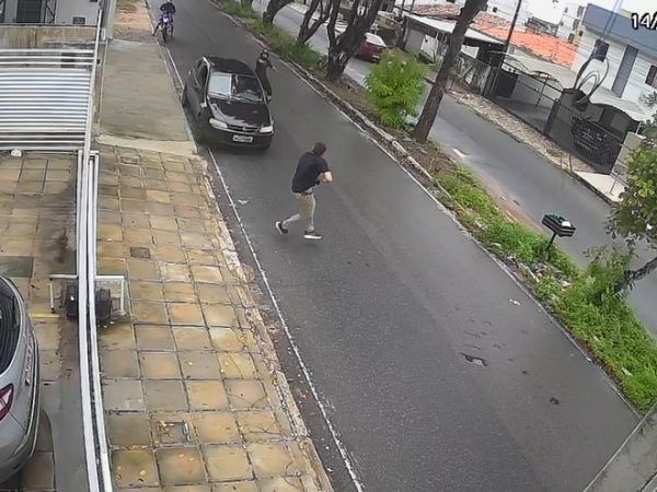 Empresário que disputou prefeitura de Bayeux, na PB, é morto a tiros em frente a loja de carros, em João Pessoa — Foto: Reprodução