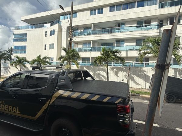 Apartamento do prefeito de Cabedelo foi alvo de mandado de busca e apreensão — Foto: Zuila David/TV Cabo Branco