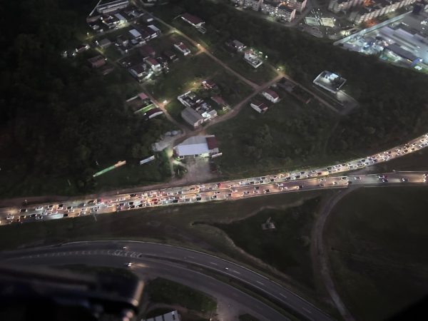 Congestionamento se estendeu por mais de 15 km, segundo a PRF — Foto: Divulgação/PRF