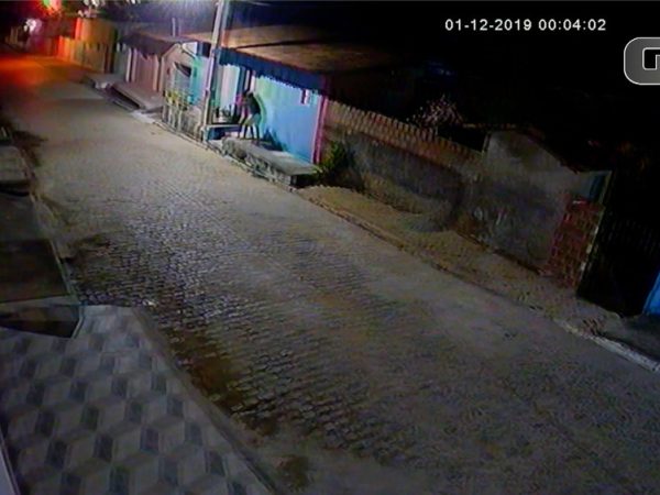 Vídeo mostra homem sendo espancado no meio da rua no interior do RN — Foto: Reprodução