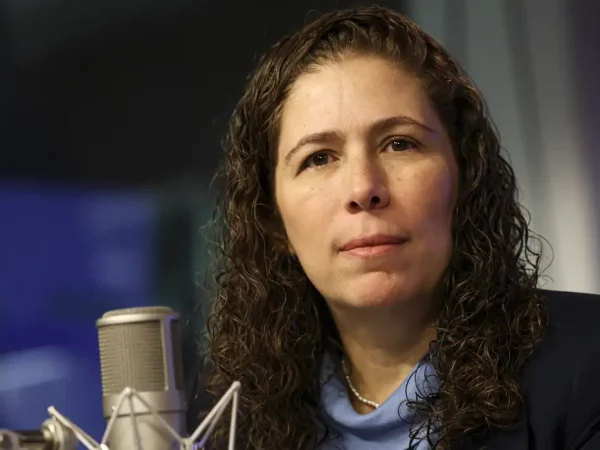 Brasília (DF), 05/02/2025 - A ministra da Gestão e da Inovação em Serviços Públicos, Esther Dweck, dá entrevista ao programa Bom dia, Ministra. Foto: Marcelo Camargo/Agência Brasil