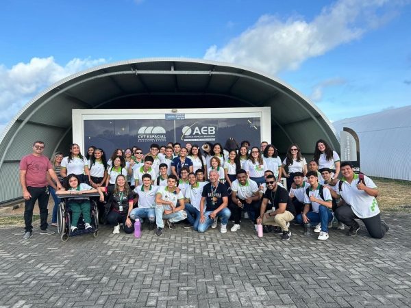 Estudantes do IFRN Campus João Câmara escreveram cartas que foram enviadas ao espaço em foguete — Foto: Cedida