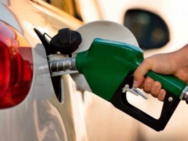 Distribuidoras elevaram preço da gasolina. — Foto: Reprodução
