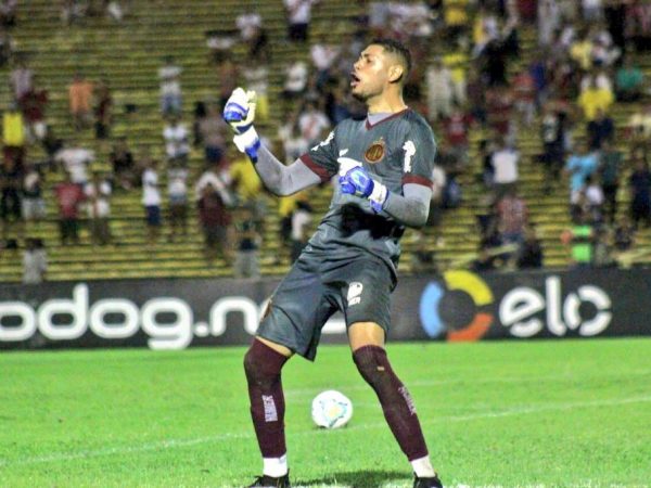 Goleiro de 21 anos é decisivo mais uma vez e Alvirrubro embolsa R$ 1,5 milhão de premiação — Foto: Canindé Pereira/América FC