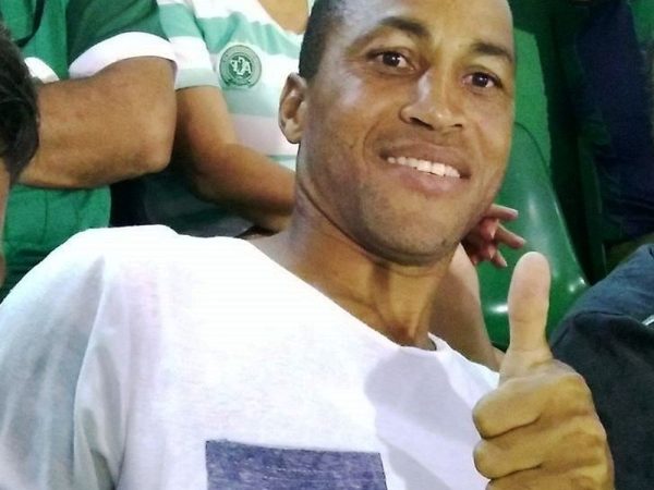 Fabinho teve duas passagens pelo time da Chapecoense (Foto: Facebook/Reprodução)