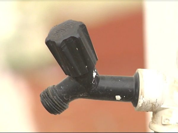 Falta água em áreas de Campina Grande há quatro dias; Cagepa diz que retorno do serviço é gradativo — Foto: TV Paraíba/Reprodução