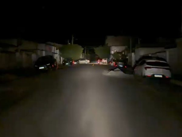 Rua sem luz em Sousa, no Sertão da Paraíba, após apagão — Foto: Beto Silva/TV Paraíba