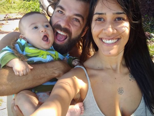 Stella Souza, de 33 anos, Hugo Pereira, de 32, e o filho deles, Sol de Souza, de 7 meses, morreram no local — Foto: Arquivo pessoal