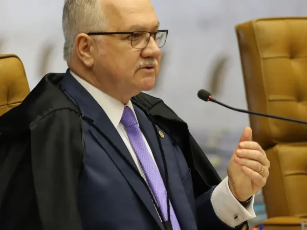 O ministro Edson Fachin, durante sessão do STF que retoma julgamento sobre o compartilhamento de dados bancários e fiscais.