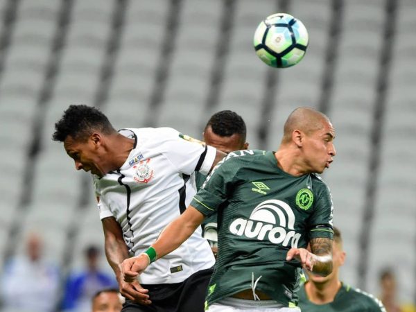 O Timão até saiu na frente com Jô, mas viu Wellington Paulista selar o 1 a 1 na etapa final - Foto: Fernando Dantas/Gazeta Press