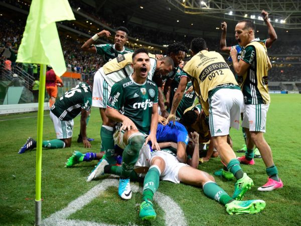 Palmeiras conquistou uma vitória inesquecível para os presentes no Palestra Itália - Foto: Fernando Dantas/Gazeta Press