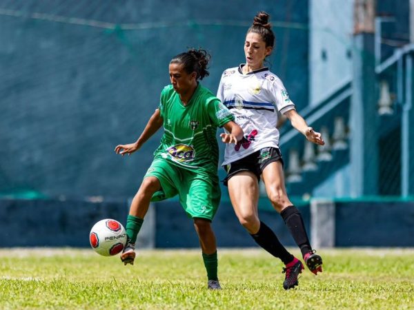 União (branco) goleia Monamy e lidera o Campeonato Potiguar Feminino — Foto: Paulo José