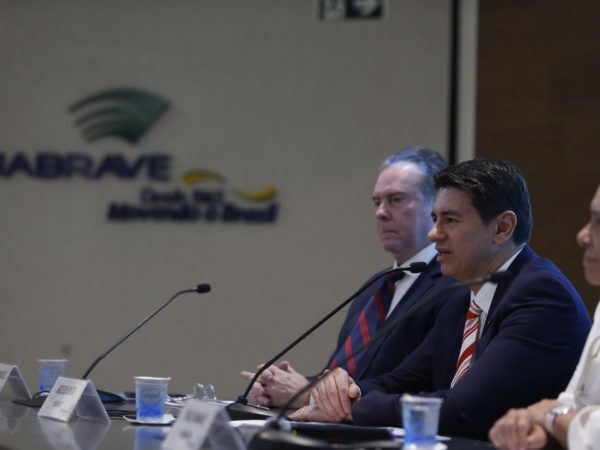 São Paulo (SP), 08/01/2025 - Coletiva de imprensa da FENABRAVE com o presidente Arcelio Alceu dos Santos Jr e Marcelo Franciulli (Diretor Executivo) e Tereza Fernandez ( TF Consultoria). Foto: Paulo Pinto/Agência Brasil