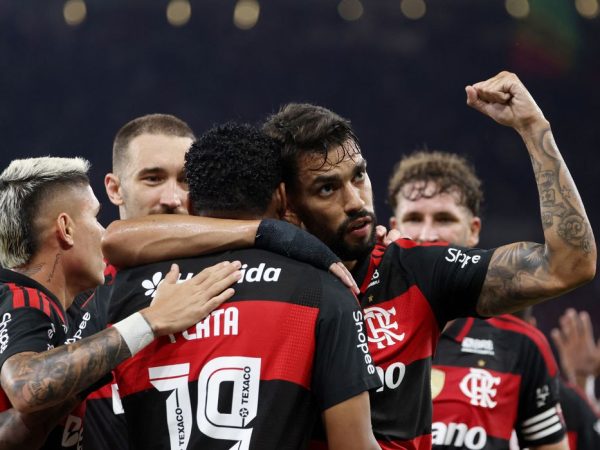Soccer Football - Brasileiro Championship - Flamengo v Santos - Estadio Maracana, Rio de Janeiro, Brazil - April 5, 2026 Flamengo's Lucas Paqueta celebrates scoring their third goal with teammates REUTERS/Sergio Moraes