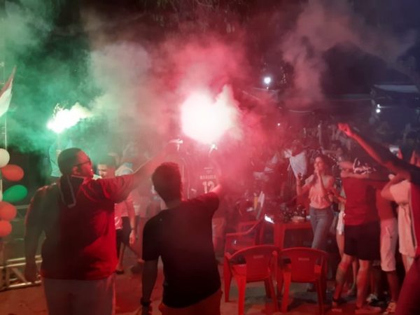 Torcedores do Fluminense comemoram título da Libertadores em Natal — Foto: Sérgio Henrique Santos/Inter TV Cabugi
