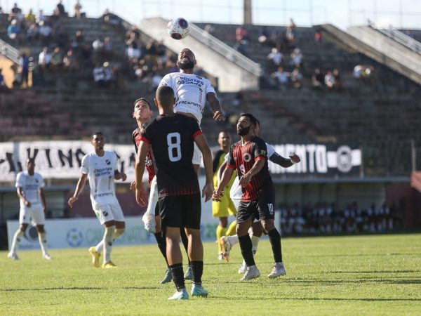 Alvinegro usa time misto e sofre para conseguir empate no segundo tempo. — Foto: Rennê Carvalho/ABC