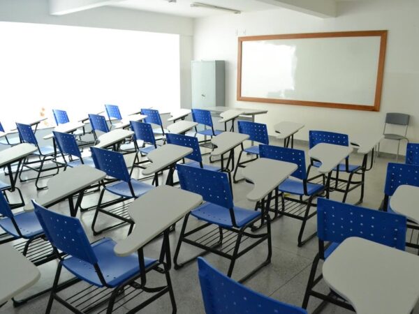 Sala de aula da Escola Municipal Ivonete Maciel, na Cidade da Esperança — Foto: Secom/PMN
