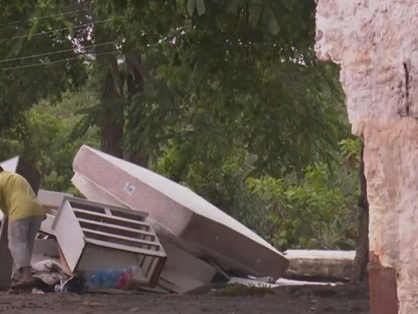 Moradores de quilombo na Paraíba relatam ter perdido vários objetos por conta das chuvas e que haviam levado anos para conseguir — Foto: TV Cabo Branco