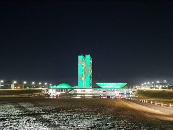 Congresso recebe iluminação pelo Dia Mundial das ZoonosesCongresso recebe iluminação pelo Dia Mundial das Zoonoses - Roberto Seabra / Câmara dos Deputados