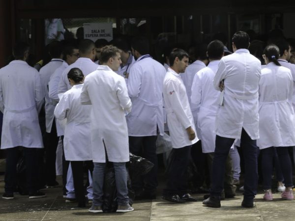Médicos estrangeiros e brasileiros que se graduaram em outro país, fazem a segunda etapa da edição 2017 do Exame Nacional de Revalidação de Diplomas Médicos Expedidos por Instituições de Educação Superior Estrangeira (Revalida).