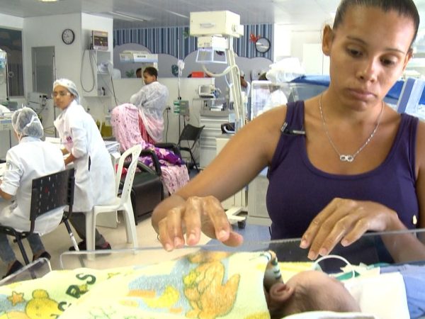 Lucilene Guimarães Moreira, 22 anos, mãe de Cauane Vitória, que nasceu com microcefalia e precisou passar os primeiros meses de vida na UTI neonatal