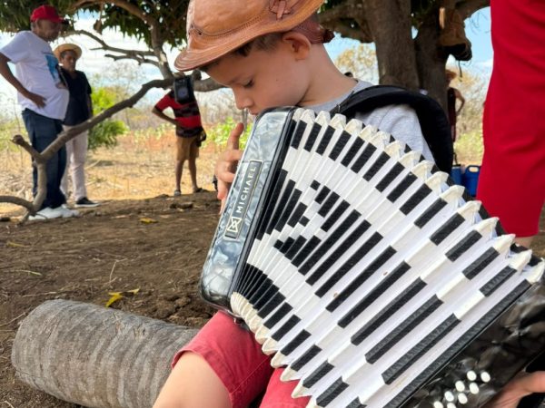 Alyf Gabriel, de 7 anos, sanfoneiro mirim de Sumé, Paraíba — Foto: Arquivo Pessoal/Marília Jéssica