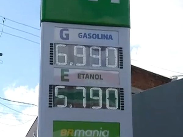 Postos da capital comercializam gasolina comum com preços que variam entre R$ 6,96 e R$ 6,99 por litro. — Foto: Inter TV Cabugi