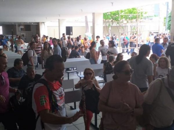 Educadores cobram do Estado pagamento do novo piso salarial do magistério — Foto: José Aldenir / Agora RN
