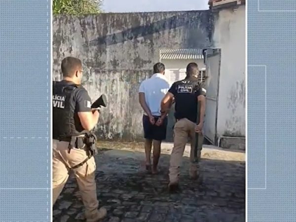 Momento da prisão de um dos suspeitos de furtos a quadriciclos — Foto: Reprodução/TV Paraíba