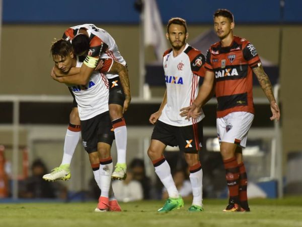 Guerrero abriu o placar para o Flamengo contra o Dragão no Serra Dourada (Foto: Staff Images/CRF)