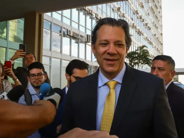 Brasília (DF) 17/10/2023 – O ministro da Fazenda,Fernando Haddad deixando o ministério após reuniões internas.
Foto: Antonio Cruz/Agência Brasil