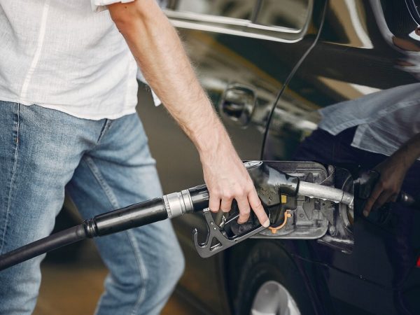 Preço da gasolina em João Pessoa apresenta variação de 33 centavos.  — Foto: Reprodução/Freepik