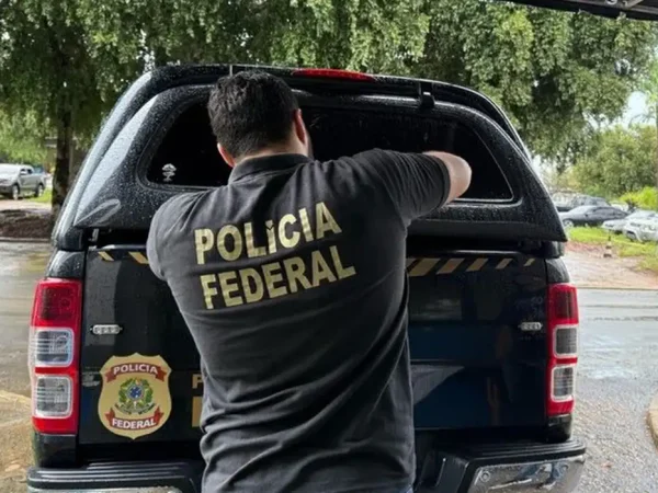 03/02/2026 - PF deflagra a 2ª fase da Operação Barco de Papel, para investigar crimes contra o sistema financeiro envolvendo a gestão de recursos de instituição previdenciária. Foram cumpridos 3 mandados de prisão temporária e 9 mandados de busca e apreensão no Rio de janeiro e em Santa Catarina. Foto: Polícia Federal/Divulgação