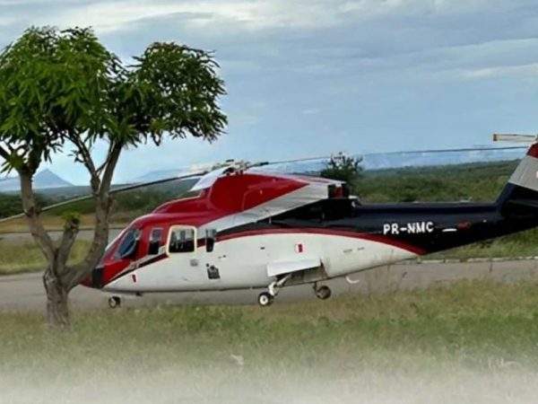 Segundo informações, o helicóptero misterioso estava sobrevoando baixo e sem o transponder ligado. — Foto: Reprodução