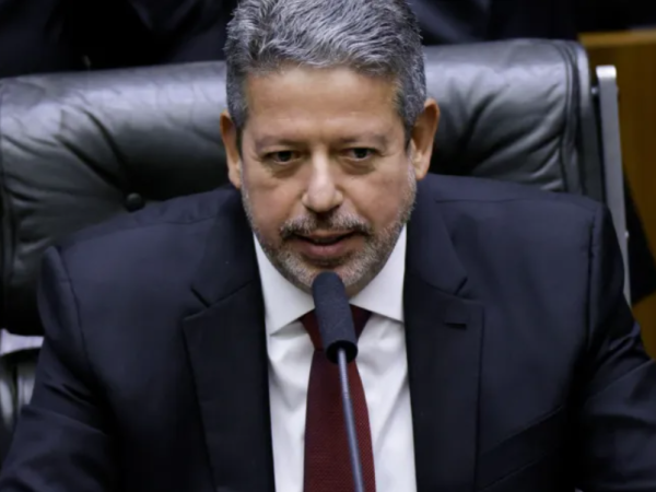 O presidente da Câmara dos Deputados, Arthur Lira (PP-AL), pretende criar, em breve, um grupo focado na discussão sobre a reforma tributária. — Foto: REUTERS/Adriano Machado