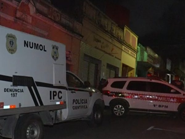 Homem foi morto a tiros na rua da República, no Centro de João Pessoa — Foto: Reprodução/TV Cabo Branco