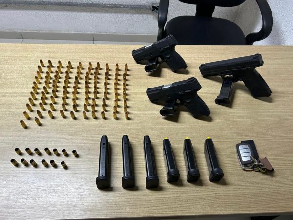 Armas e munições apreendidas com suspeito preso em João Pessoa — Foto: Divulgação/Polícia Militar