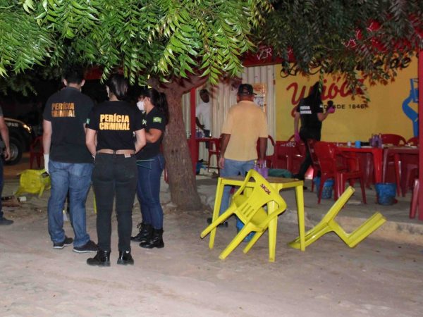 Três homens são mortos a tiros em bar em Mossoró — Foto: Marcelino Neto/O Câmera