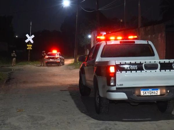 Homem é morto a tiros em João Pessoa e disparos atingem fachada de residência — Foto: Reprodução/TV Cabo Branco