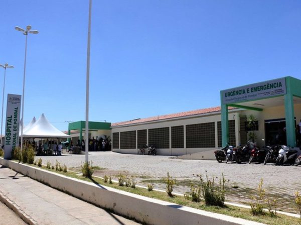 Em parte, pessoas que comeram na pizzaria foram atendidas no Hospital Regional de Pombal — Foto: Foto: Francisco França/Secom-PB