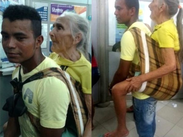 Parente carrega idosa nas costas para ir à lotérica em Rio Branco (Foto: Conceição Benício/Arquivo pessoal)