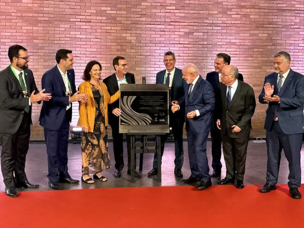 Lula inaugura com prefeito Eduardo Paes placa de revitalização do MAM