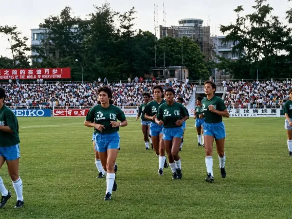 China. FOTO DE ARQUIVO - Jogadoras da primeira seleção brasileira no aquecimento em 1988. Foto: Acervo Museu do Futebol/Divulgação