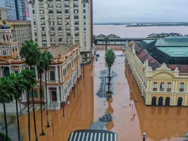Porto Alegre, 03/05/2024, Prefeitura de Porto Alegre a esquerda e o Mercado Municipal a direita, alagados, após chuva intensa. Foto: Gilvan Rocha/Agência Brasil