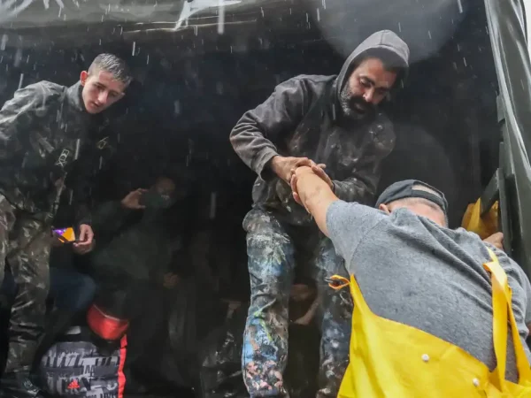 Porto Alegre (RS), 23/05/2024 – CHUVAS/ RS - ENCHENTES - Exército faz o resgate de pessoas, após forte chuva em Porto Alegre. Foto: Rafa Neddermeyer/Agência Brasil