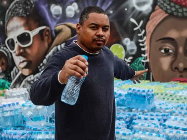 Porto Alegre (RS), 25/05/2024 – CHUVAS RS - MUSEU DO HIP HOP - Rapper e MC Rafael Rafuagi articula doações para comunidades da periferia da Grande Porto Alegre. Inaugurado em 2023, o Museu da Cultura Hip Hop do Rio Grande do Sul conta a história do gênero no estado. Foto: Rafa Neddermeyer/Agência Brasil