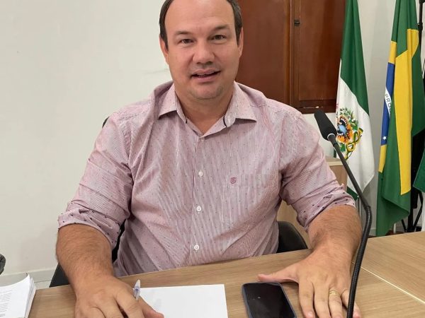 Com a decisão, Iron Júnior ficará temporariamente afastado de suas atividades parlamentares. — Foto: Divulgação/CMJS