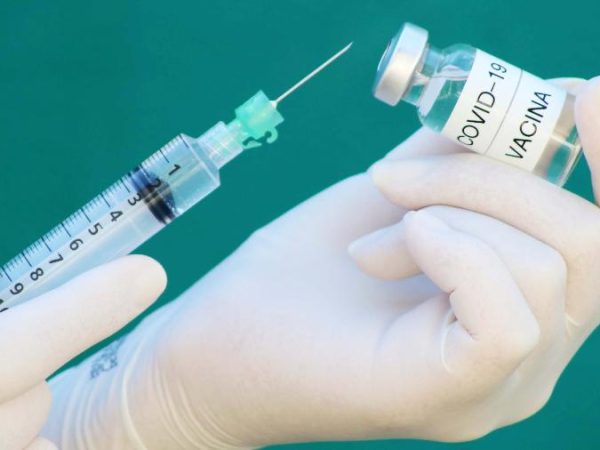 Vacina russa deve ser produzida em massa por laboratórios privados em setembro — Foto: Miguel Noronha/Futura Press/Estadão Conteúdo